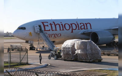 Avião chega a Fortaleza com 200 respiradores e material hospitalar comprados na China