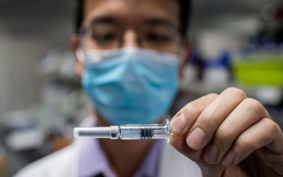Como os cientistas escolherão a melhor dentre as dezenas de vacinas contra o coronavírus?