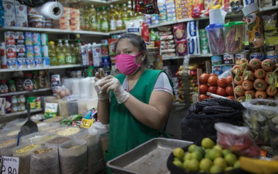 Peru testa comerciantes em mercado tradicional