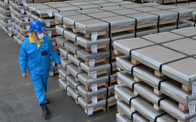 Exportações da China voltam a recuar e importações atingem menor nível em 4 anos