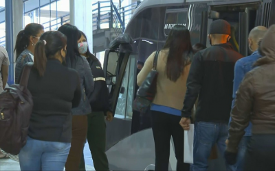 Governador de MG reconhece falta de fiscalização no transporte coletivo durante a pandemia