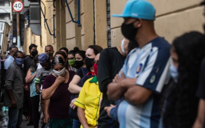 Reabertura do comércio provoca aglomerações e filas nas ruas de São Paulo