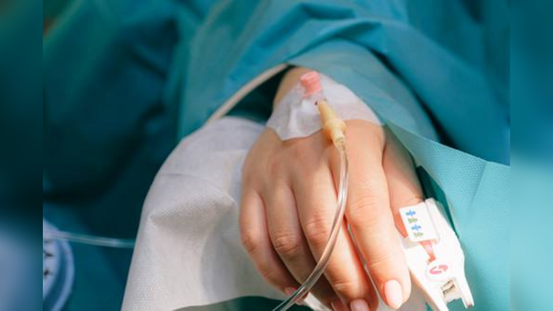 Paciente que morreu em hospital de campanha no RJ passou por transferência contraindicada