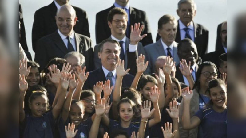 Bolsonaro sanciona, com vetos, MP que reduz ano letivo durante pandemia