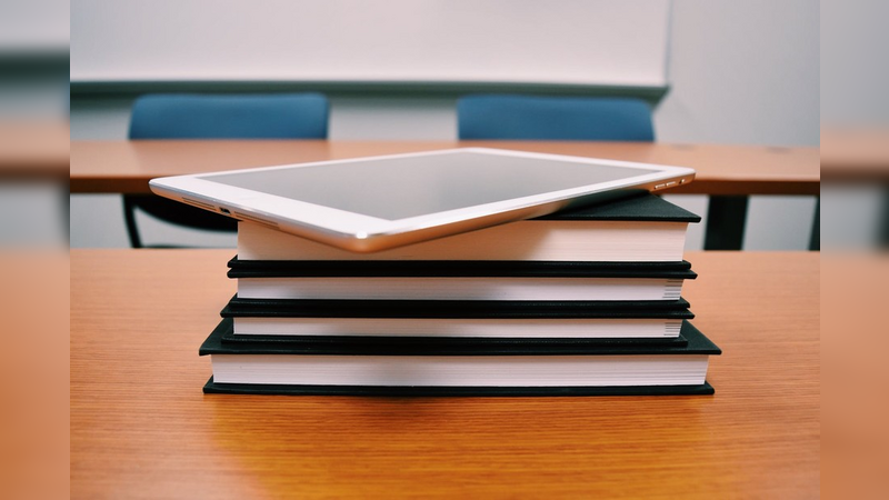 MEC anuncia pacote de internet a alunos pobres de universidades e institutos federais