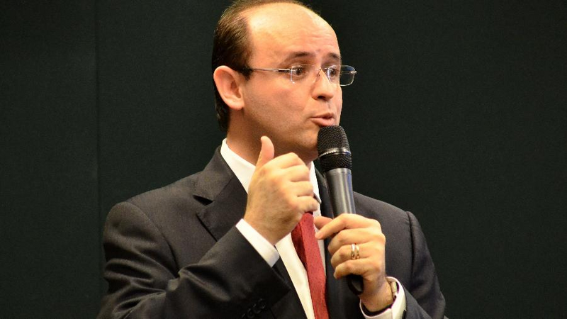 Secretário de SP defende que professores sejam grupo prioritário para vacinação.