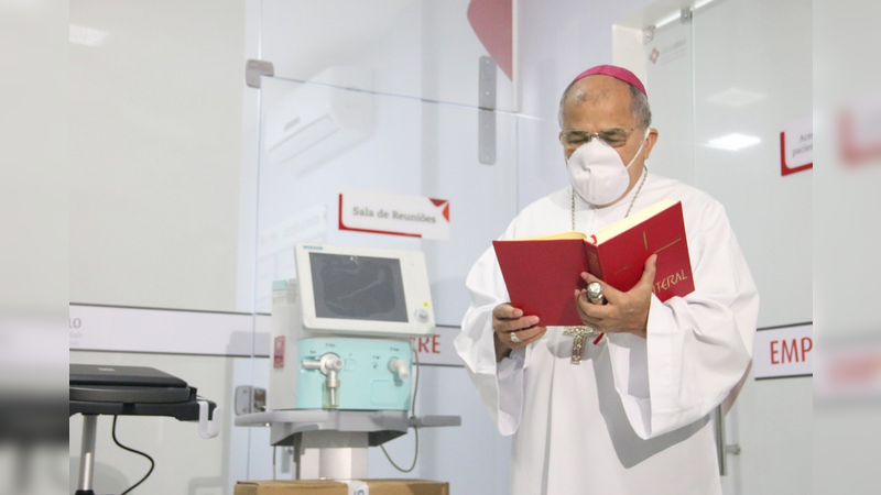 Hospital em Crato recebe equipamentos doados pelo Papa Francisco.