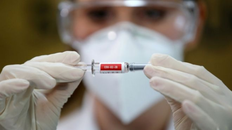 Fake news sobre vacinas contra a covid-19 ameaçam combate à doença