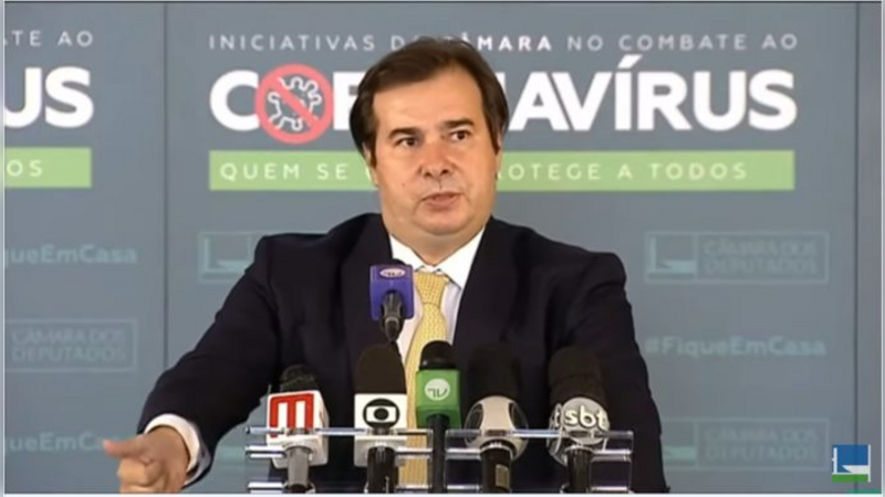 Maia diz que não há previsão para votar PL das Fake News