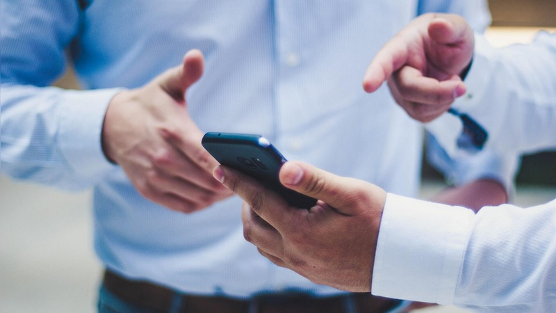 Pesquisador dá dicas para identificar notícias falsas na internet.