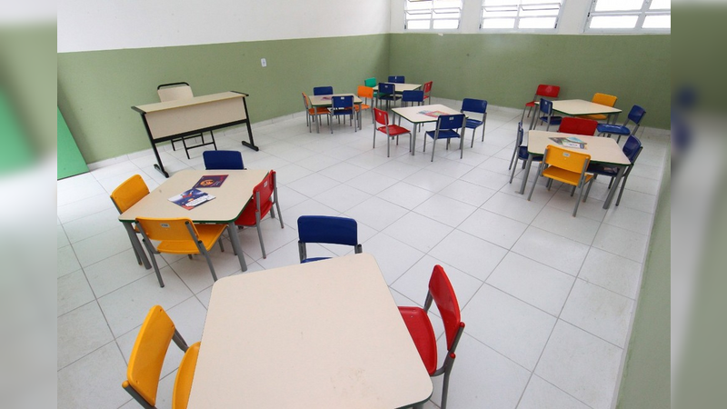 13,3 milhões de alunos da rede municipal ainda não têm data para voltar a escola, diz pesquis