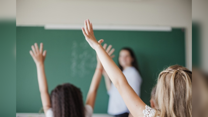 Alunos da rede estadual do Rio sem internet voltam às aulas em outubro