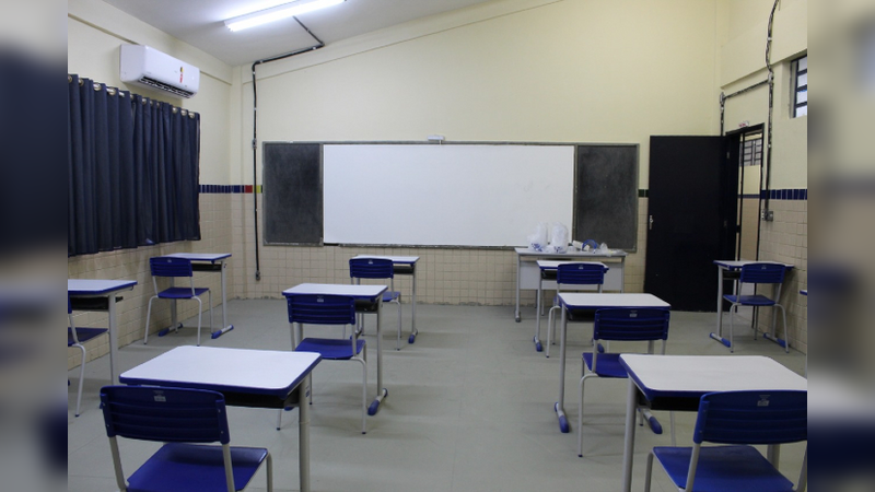Professores da rede estadual de Pernambuco deflagram estado de greve