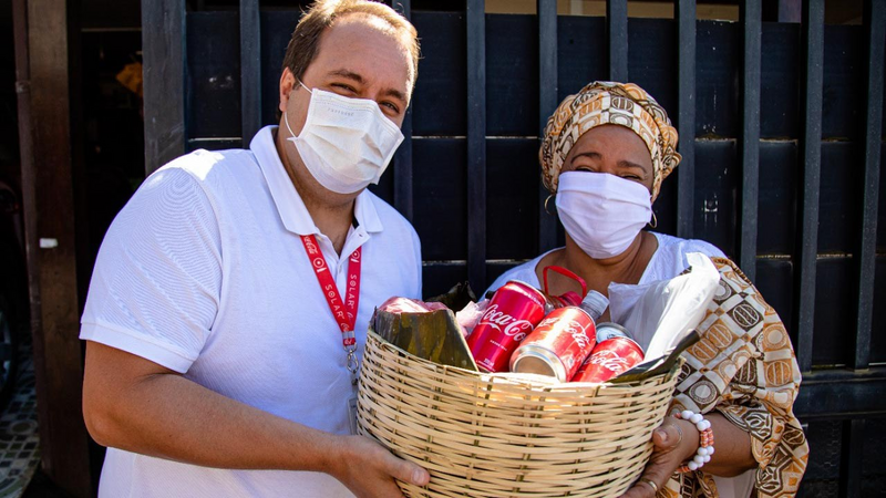 Coca-Cola e acarajé: baianas recebem apoio para a retomada