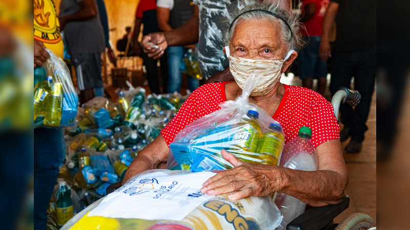 Moradores de Mata Cavalo de Baixo, Ponta da Estiva e Aguaçu de Cima recebem cestas básicas