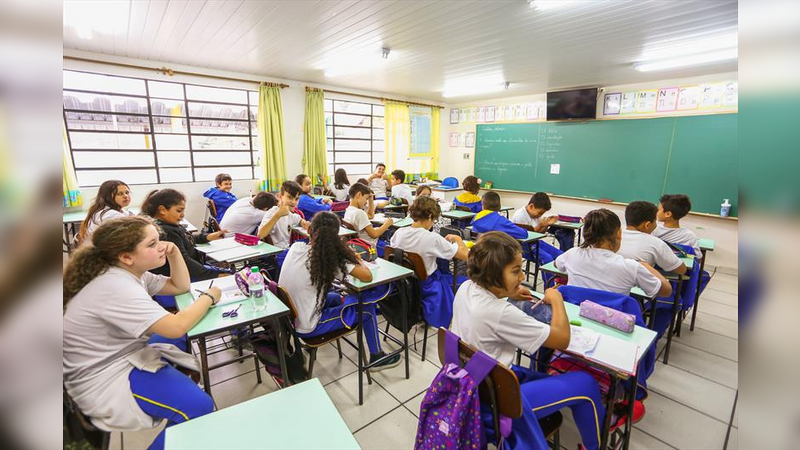 Governo de MG anuncia retorno gradual a aulas presenciais em outubro