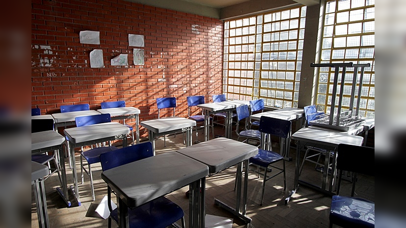 Porto Alegre inicia retorno das aulas presenciais com educadores em estado de greve
