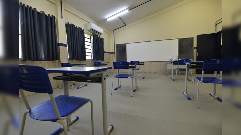 Professores da rede estadual rejeitam volta da aula presencial dia 6 e decretam estado de greve