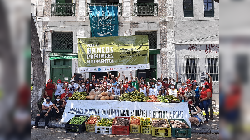 Movimentos doam dez toneladas de comida a bancos populares de alimentos em PE