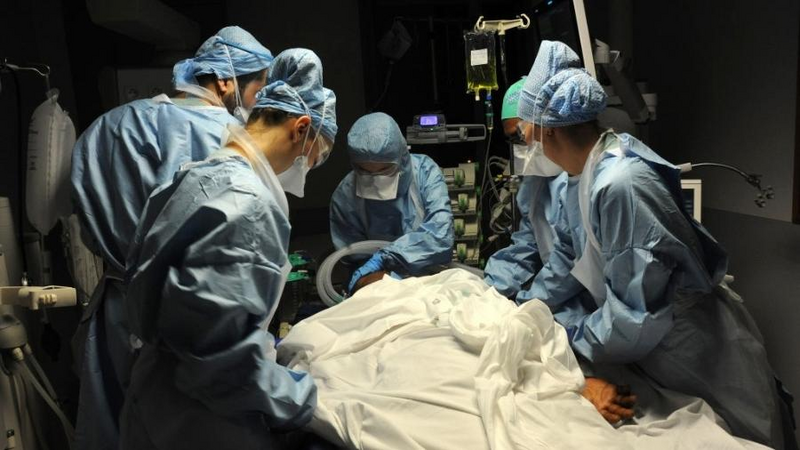 Médicos apontam tratamentos que melhoraram resposta a COVID-19