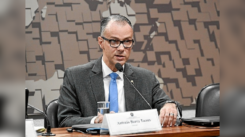 Presidente da ANVISA diz que decisão sobre vacina deve seguir critérios técnicos