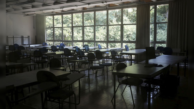 Cientistas da UFRJ dizem que reabertura de escolas é imprescindível